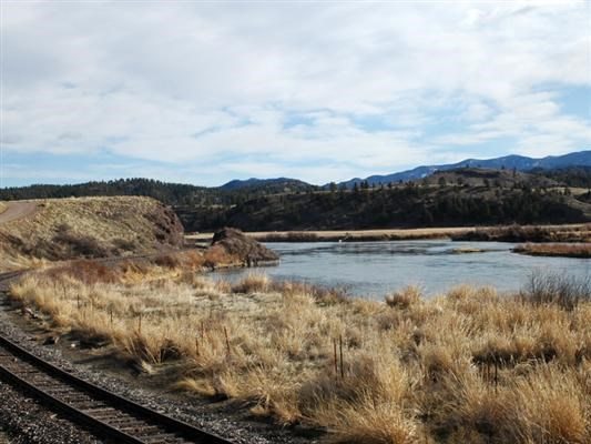 Missouri River Fishing Cabin Craig, MT