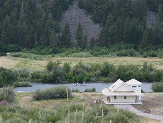 Palisades Home on the Madison Cameron, MT