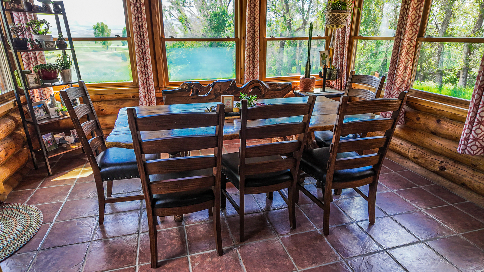 Nieslanik_Ranch_Cokeville_WY_dining_table