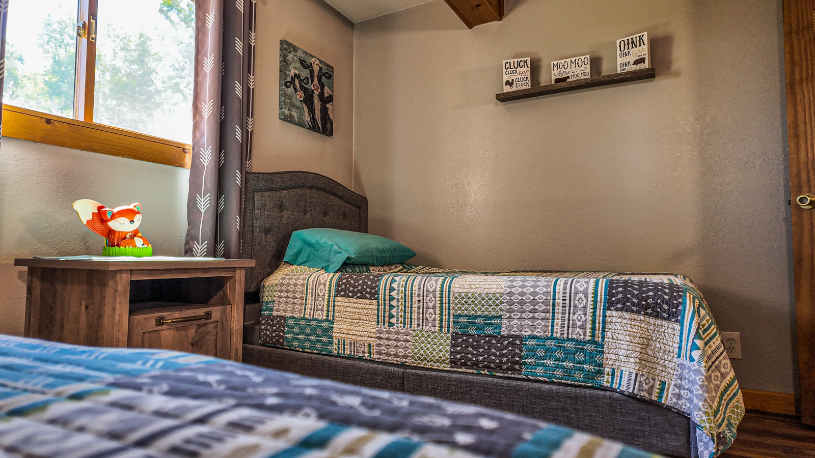 Nieslanik_Ranch_Cokeville_WY_twin_bedroom