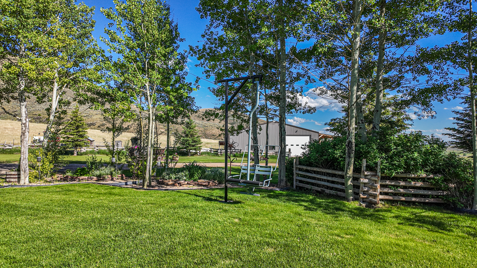 Nieslanik_Ranch_Cokeville_WY_lawn
