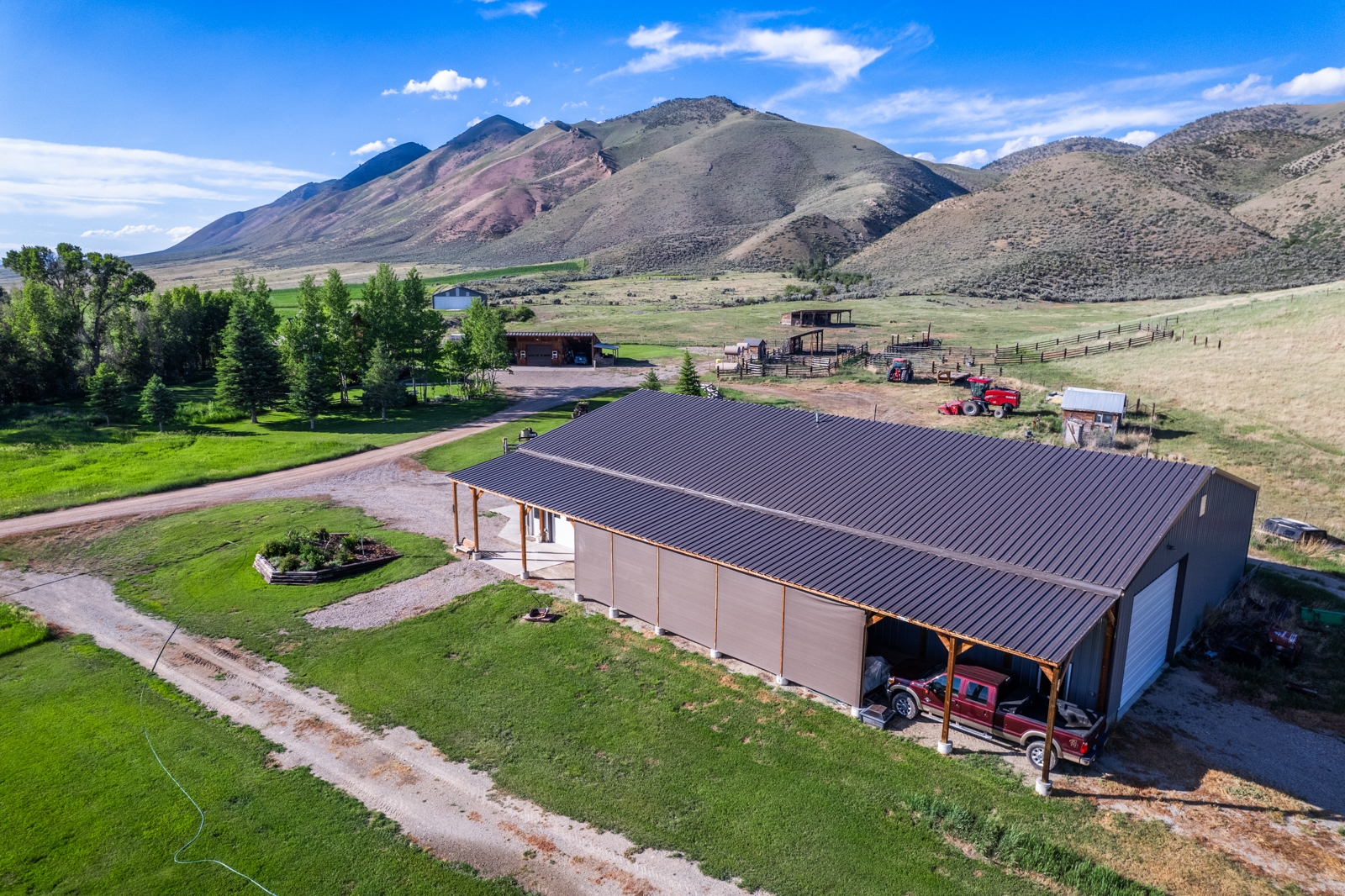 Nieslanik_Ranch_Cokeville_WY_shop_exterior(2)