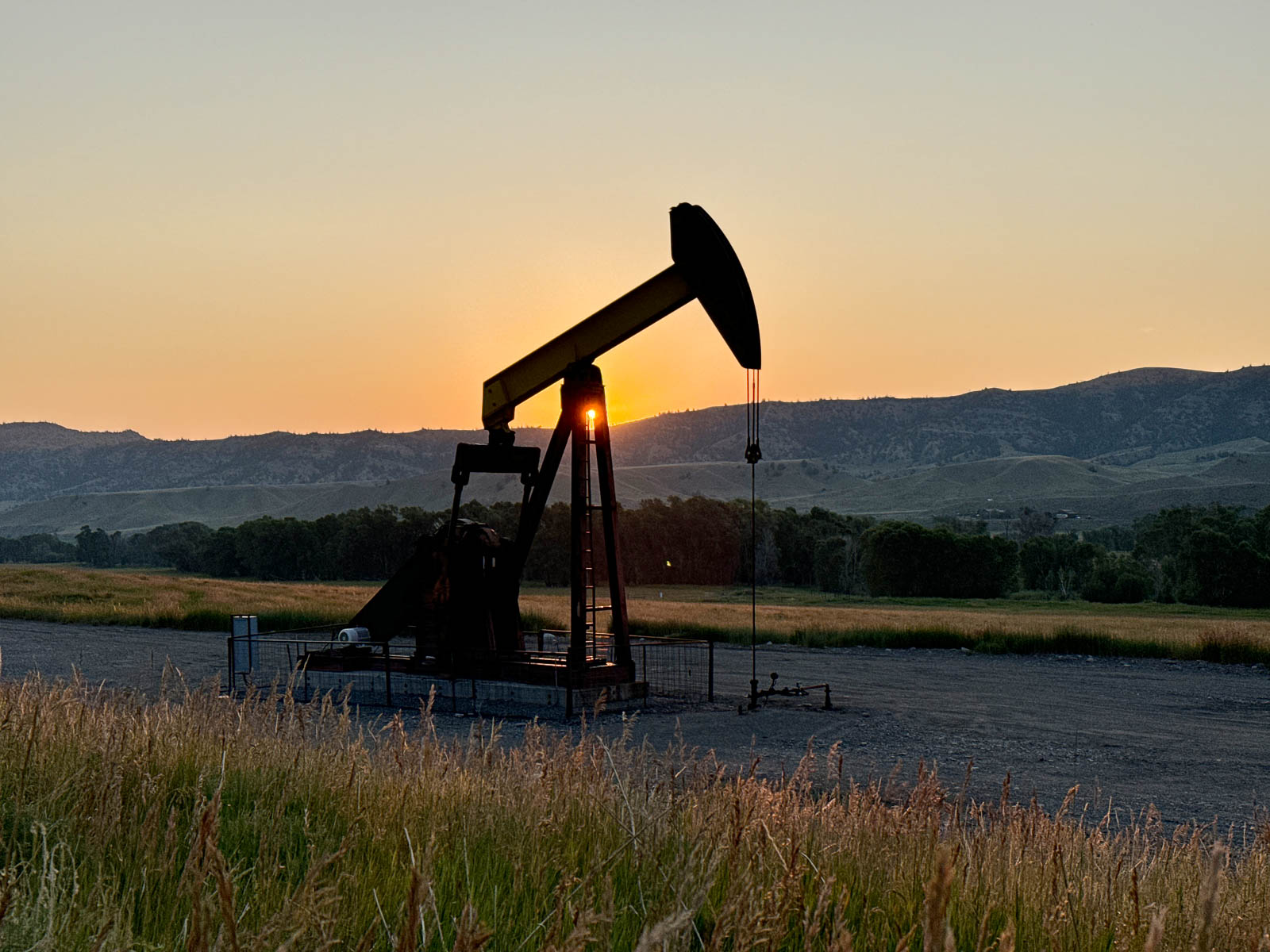 oil rig on Wyoming ranch for sale