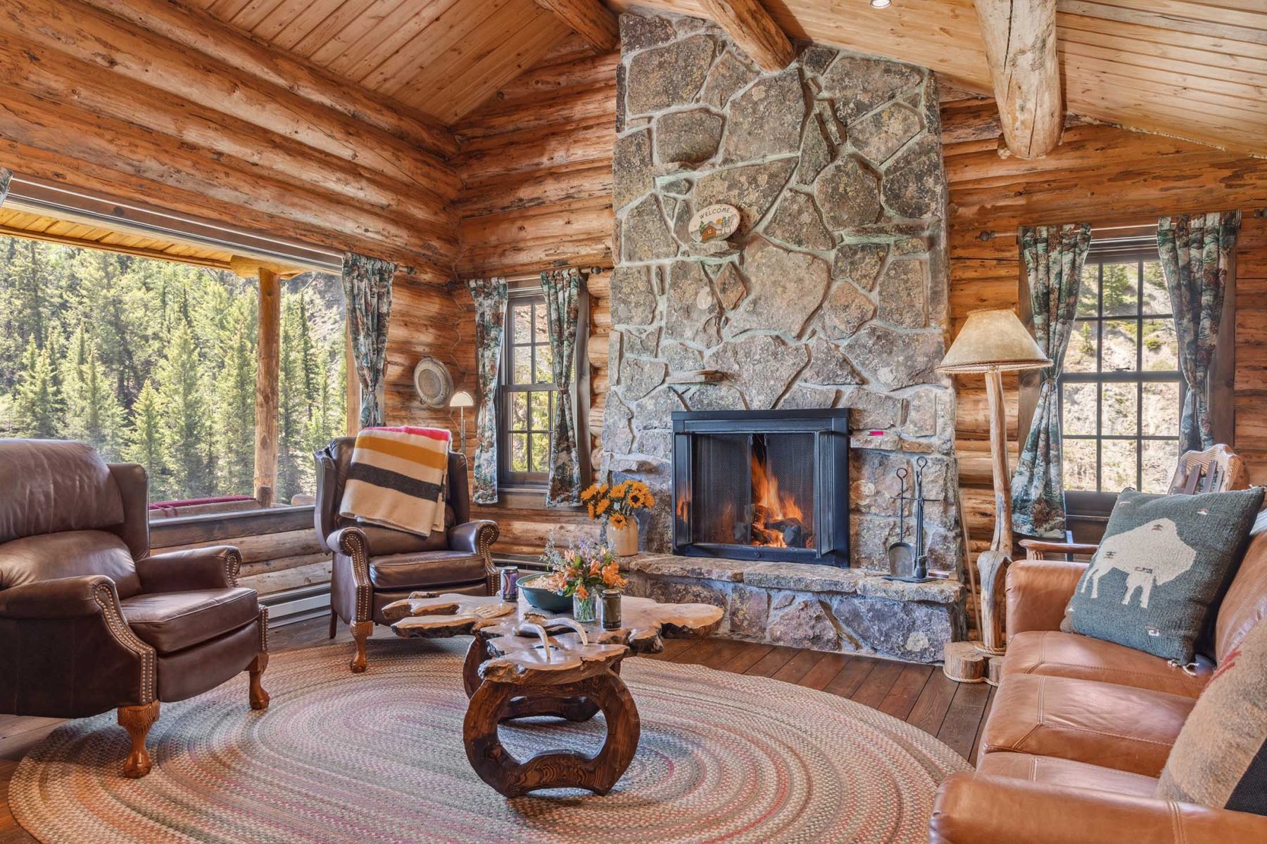 red_hills_ranch_jackson_hole_wyoming_cabin_3_fireplace