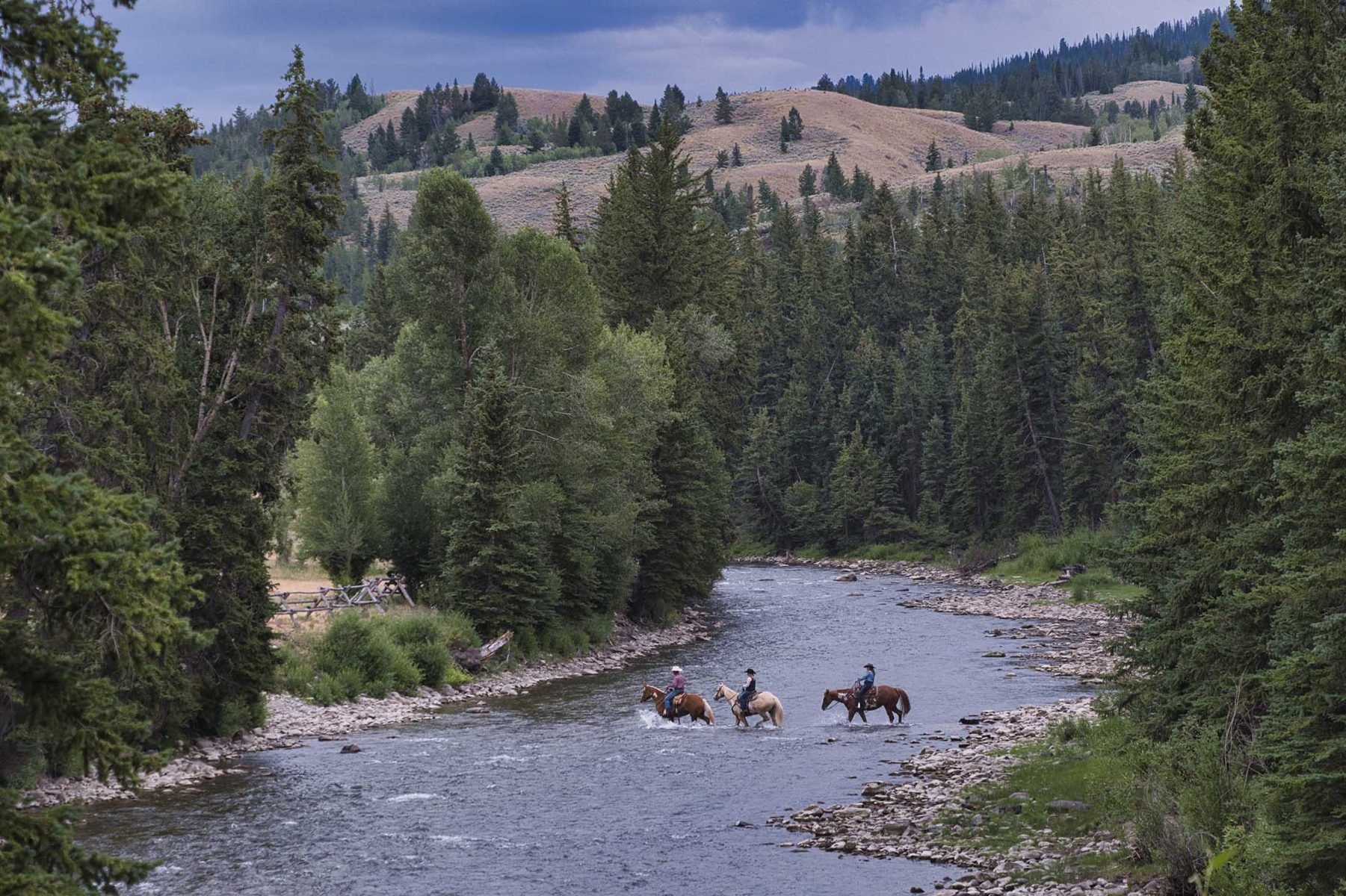red_hills_ranch_jackson_hole_wyoming_horseback_river_crossing(2)