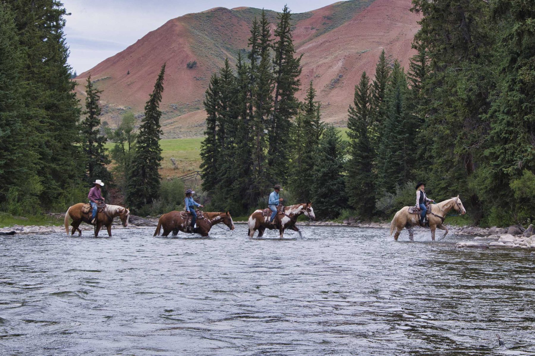 red_hills_ranch_jackson_hole_wyoming_horseback_river_crossing(3)