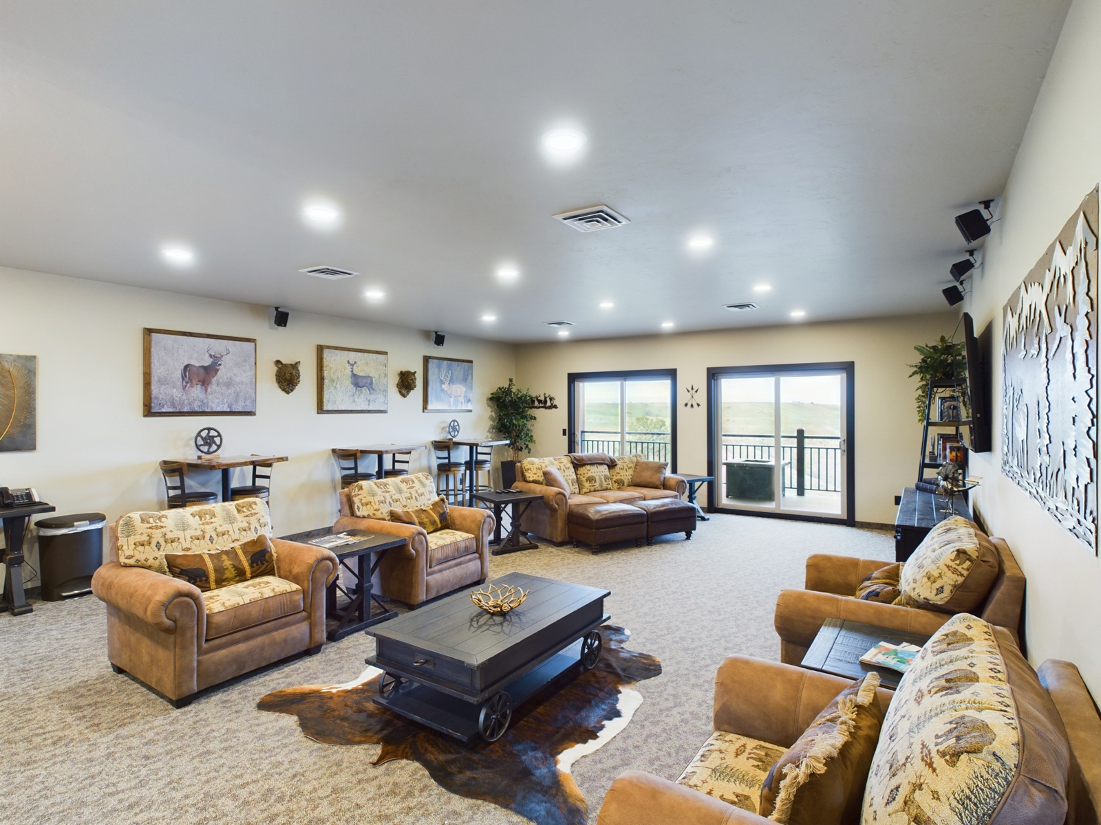 Norway_Canyon_hunting_retreat_living_room