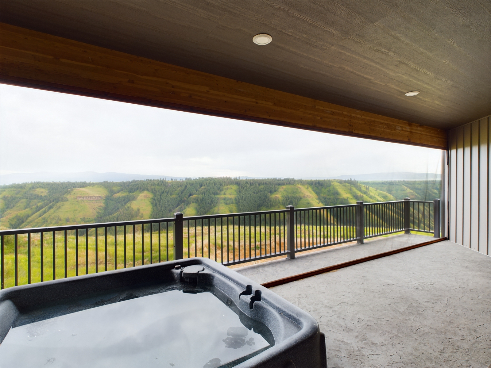 Two_canyons_ranch_Idaho_outdoor_hot_tub