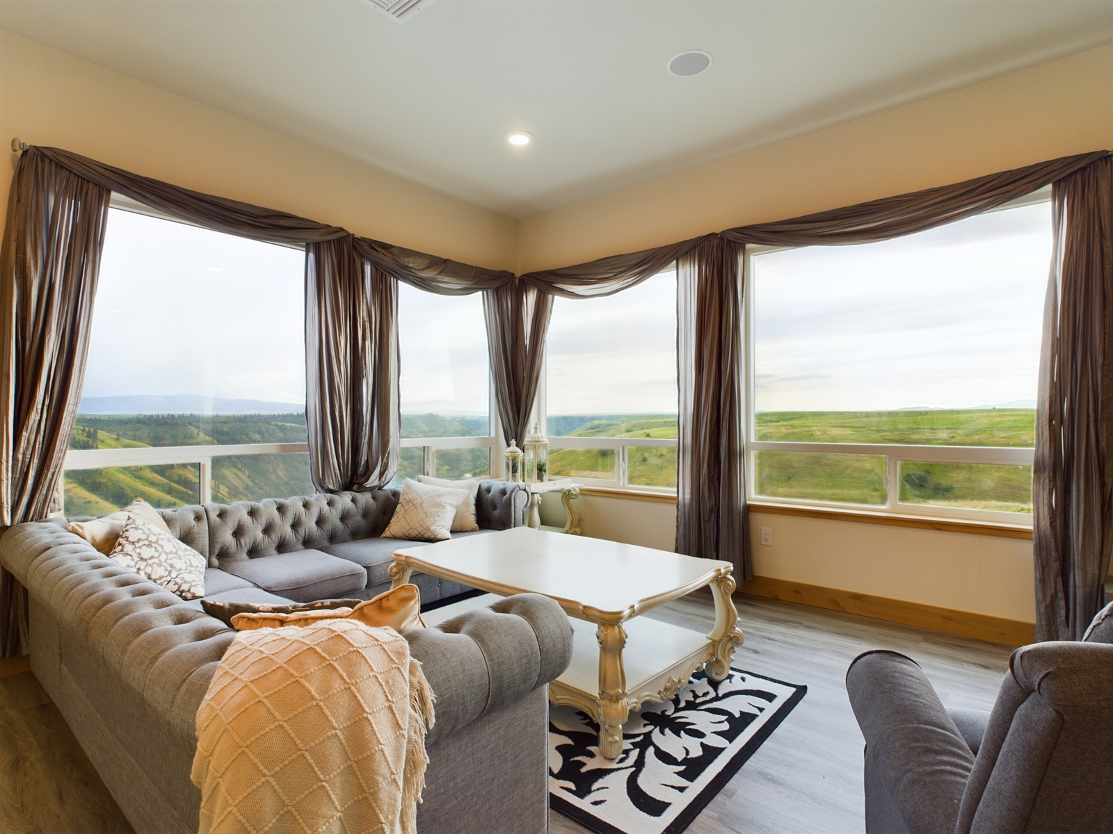 Two_canyons_ranch_Idaho_living_room
