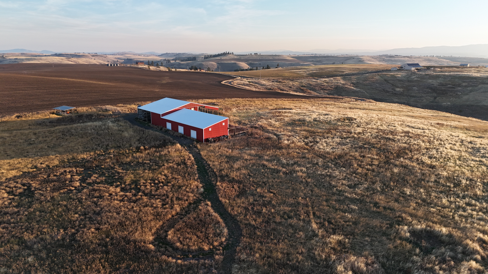 Two_canyons_ranch_Idaho_barn