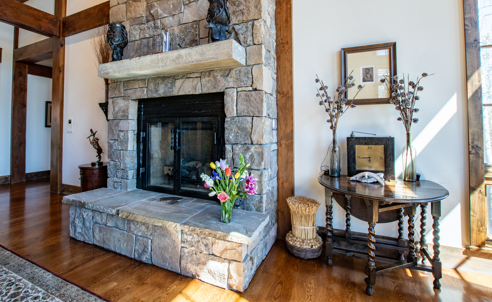 485-North-Fall-Creek-Jackson-Hole-Wyoming_living_room_fireplace
