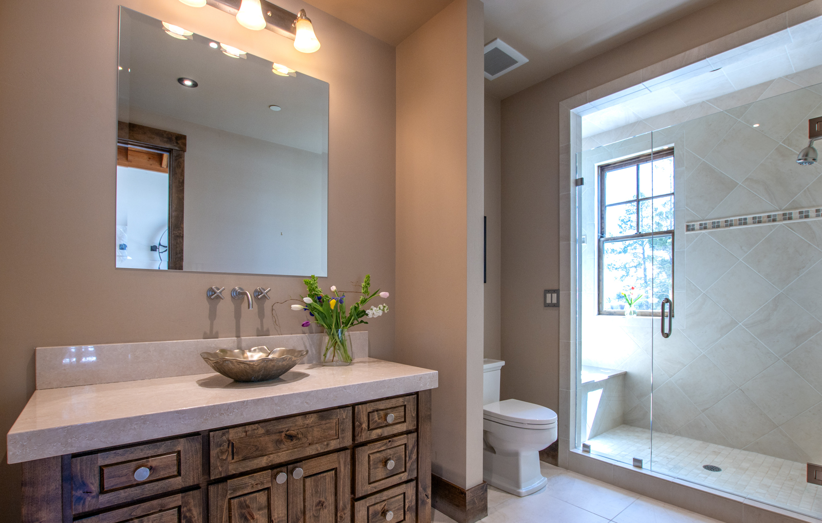 485-North-Fall-Creek-Jackson-Hole-Wyoming_guest_bathroom