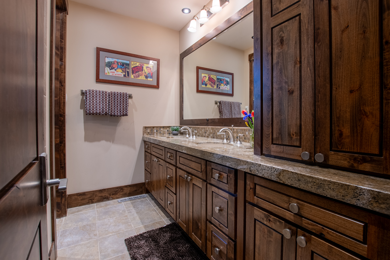 485-North-Fall-Creek-Jackson-Hole-Wyoming_guest_bathroom