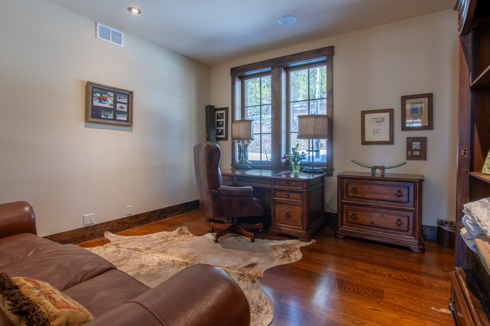 485-North-Fall-Creek-Jackson-Hole-Wyoming_guest_bedroom