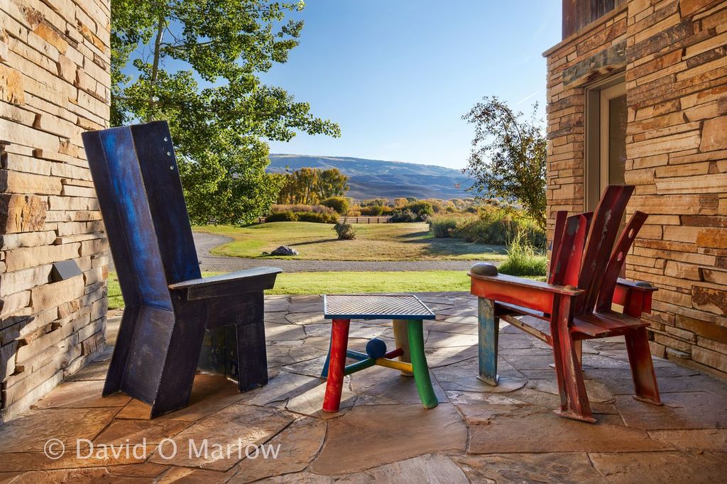 outdoor lounge chairs