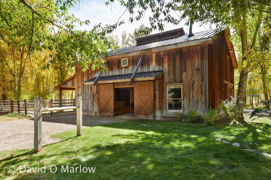 ranch in Colorado for sale with barn