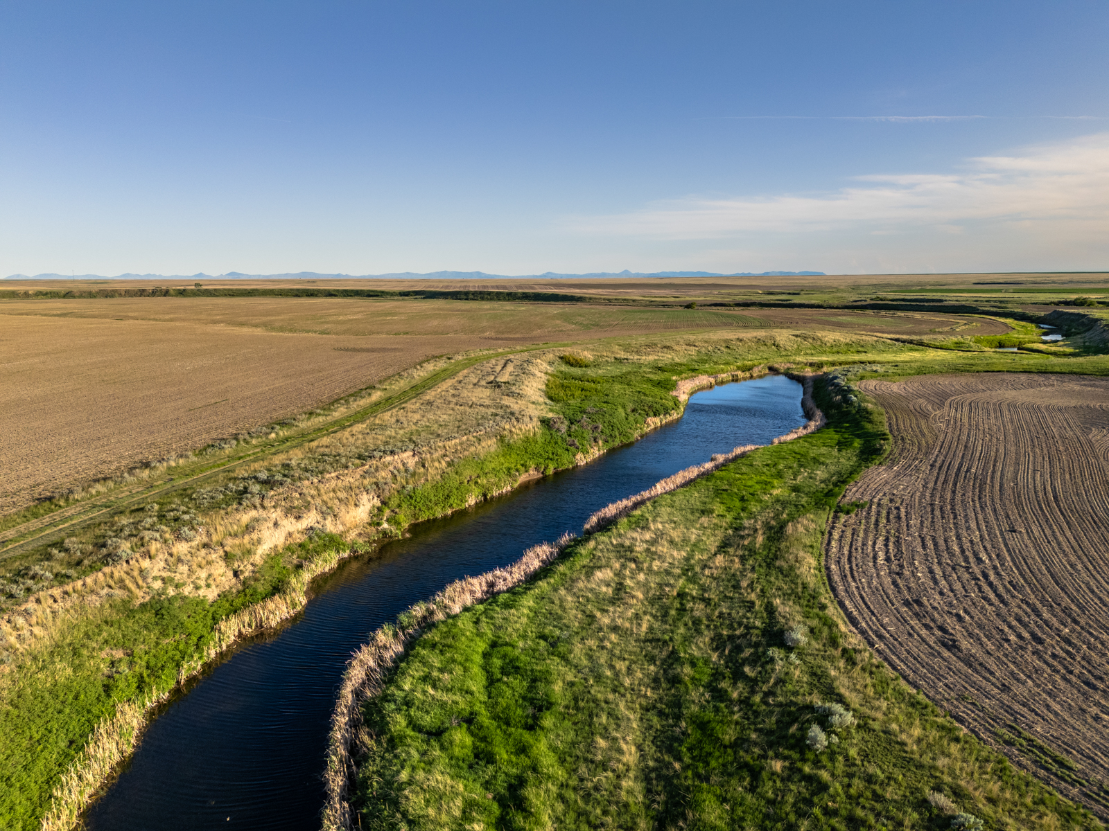 river on farm in Montana for sale