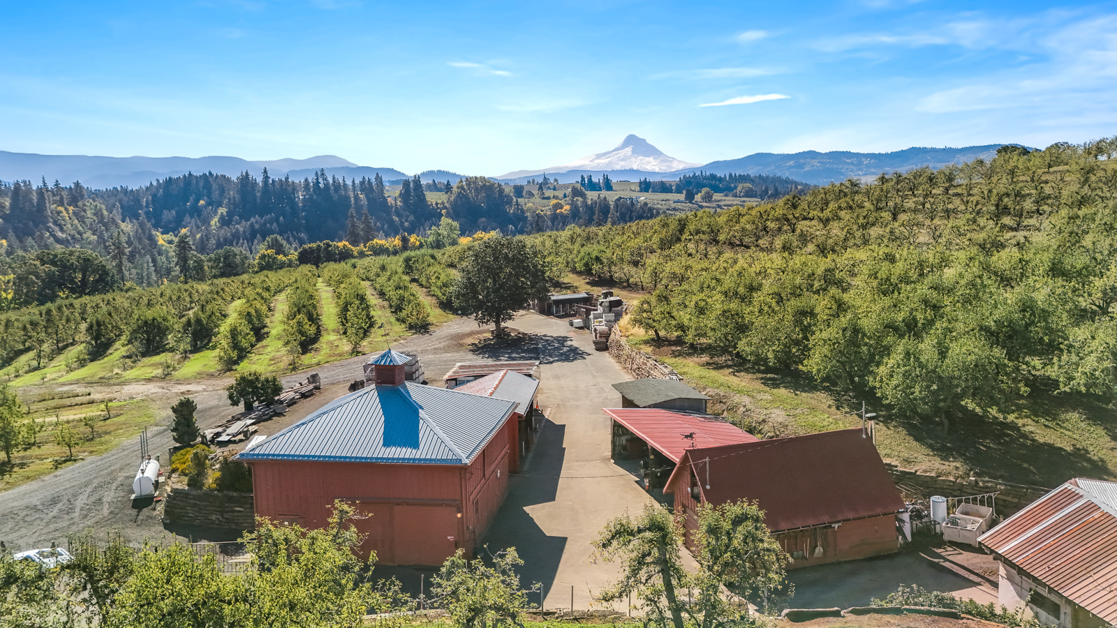 barn structures on oregon ranch for sale