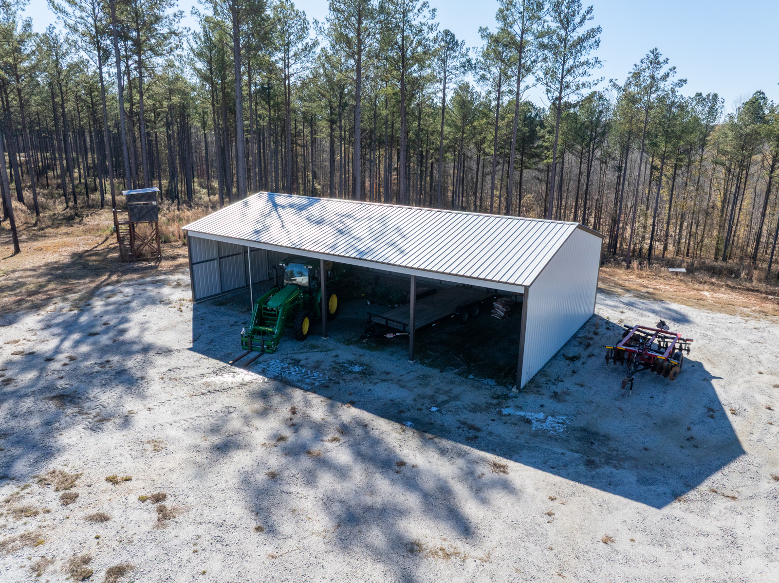tractor and machinery storage building